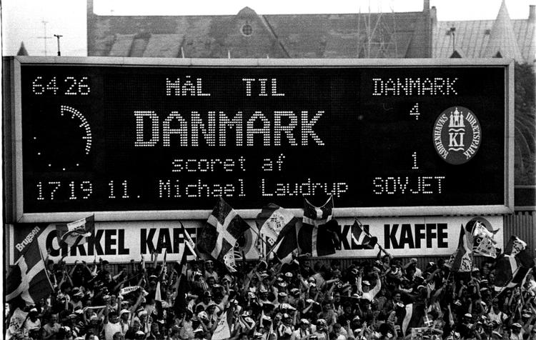 Fakta. Med 4-2 over Sovjetunionen kravlede danskerne frem på førstepladsen i gruppen, som de vandt med VM-billetter som udbytte. 