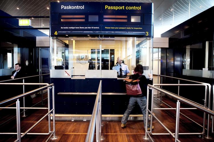Grænsekontrol. I et nyt udspil foreslår SF at politiet skal have ret til at inddrage pas ved mistanke om tvangsægteskab. 