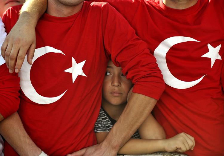 Åbning? Trods mange problemer og årelangt dødvande i forhandlingerne om tyrkisk medlemskab, må Europa ikke give op nu, siger Tyrkiets EU-ambassadør. 