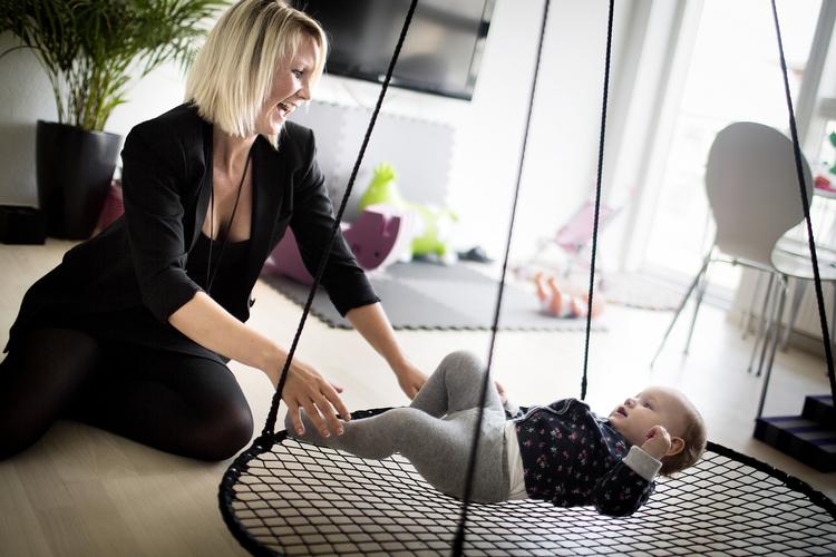 Enlig. Friplads og boligsikring aftrappes i dag, hvis man tjener 221.500 kroner eller mere. 