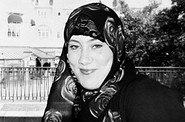 Eftersøgt. Både britiske og kenyanske myndigheder vil meget have fat i Samantha Lewthwaite, Den Hvide Enke. Foto: Interpol 