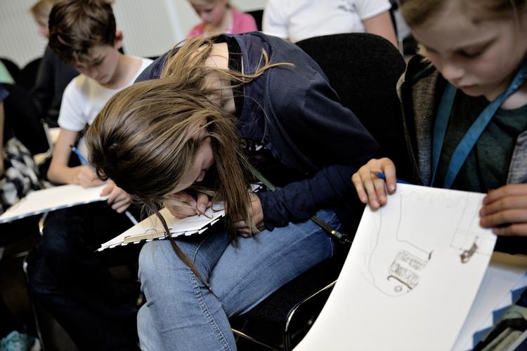 Streger. Workshop i at tegne sit indre monster ved tegneseriefestival i øksnehallen. 