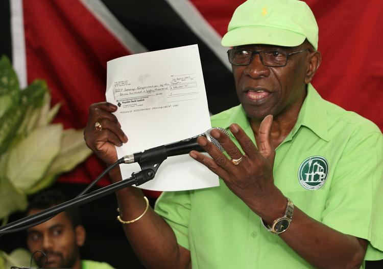 anklaget. Tidligere vicepræsident for Fifa, Jack Warner, forsøgte i begyndelsen af ugen at forsvare sig mod korruptionsanklager på direkte tv, mens han påstod at have dokumenter, der belaster præsident Sepp Blatter. 