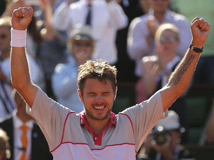 overraskelse. Stan Wawrinka kan næsten ikke tro på, at han netop har slået Novak Djokovic i French Open-finale. 