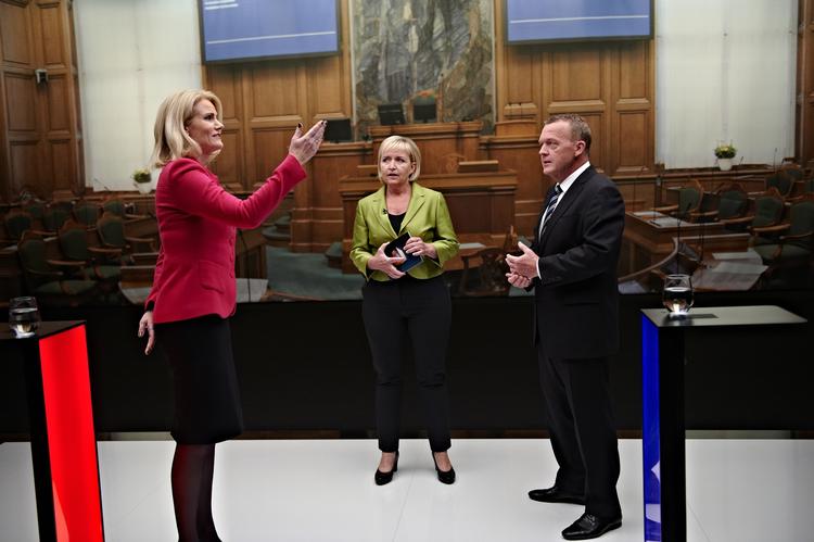 Helle Thorning-Schmidt og Lars Løkke Rasmussen mødes til politisk debat på DR1. Vært er Tine Gøtzsche. 