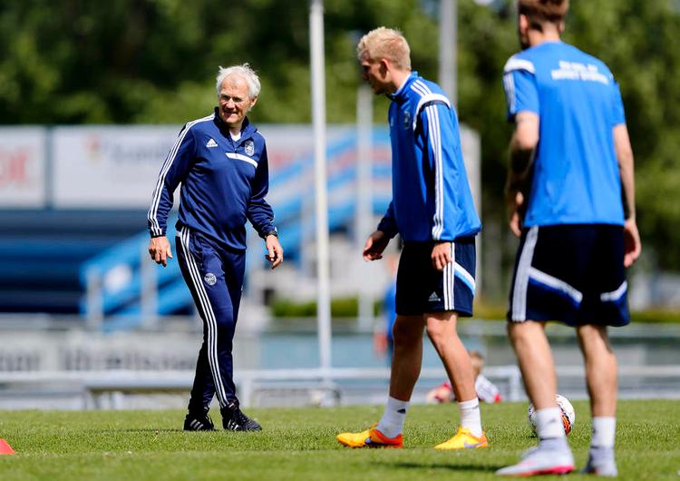 Garanti. Morten Olsen er landstræner for Danmark til sommeren 2016. 