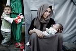 Livet. Den unge irakiske Yazidi-kvinde Delal, 23 år, tager sig af sin fire måneder gamle baby i en flygtningelejr i Tyrkiet, hvor hun bor sammen med andre yazidi-irakiske flygtninge. Op mod 40.000 børn er blevet født blandt Tyrkiets snart to millioner flygtninge alene de seneste to år, siger den tyrkiske EU-ambassadør. 