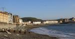 HAVBLIK. Glengower Hotel (hvid bygning til venstre) ligger lige ud til havet i Aberystwyth i Wales. 