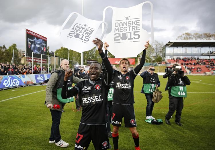 ÅRETS HOLD. Er Jakob Poulsen til at komme uden om på sæsonens hold? Har Pione Sisto spillet nok kampe til at være med? Har Daniel Agger? Det diskuterer panelet i denne uges fodboldpodcast. 