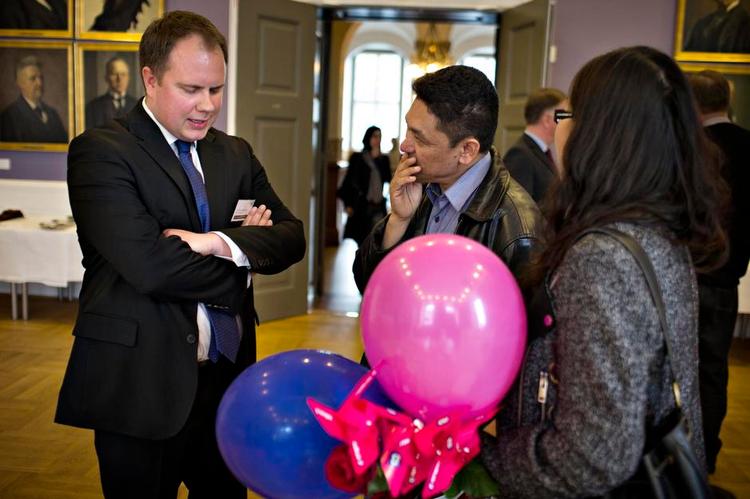 Arbejdskraft. Virksomheder skal dokumentere, at de ikke kan hyre en dansker til et job, før de søger i udlandet, mener Martin Henriksen (DF), som her deltager i Statsborgerskabsdagen i april. 