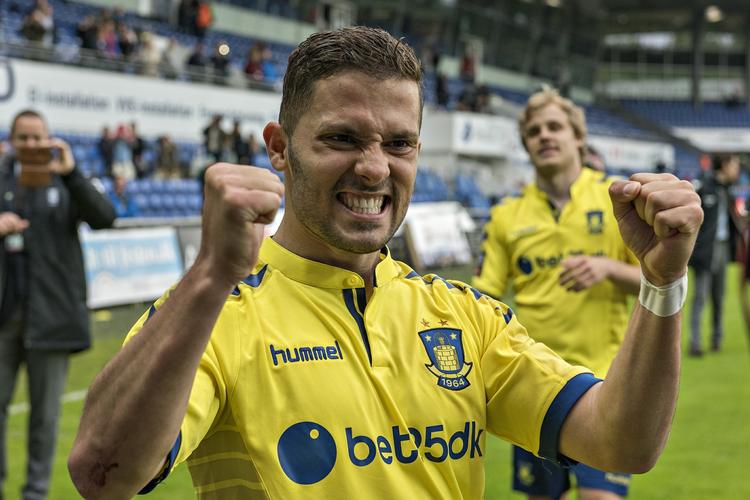 BRONZEMÅL. Med sit tredje mål i denne sæson sikrede Riza Durmisi, at Brøndby for første gang siden 2011 fik medaljer i Superligaen. 