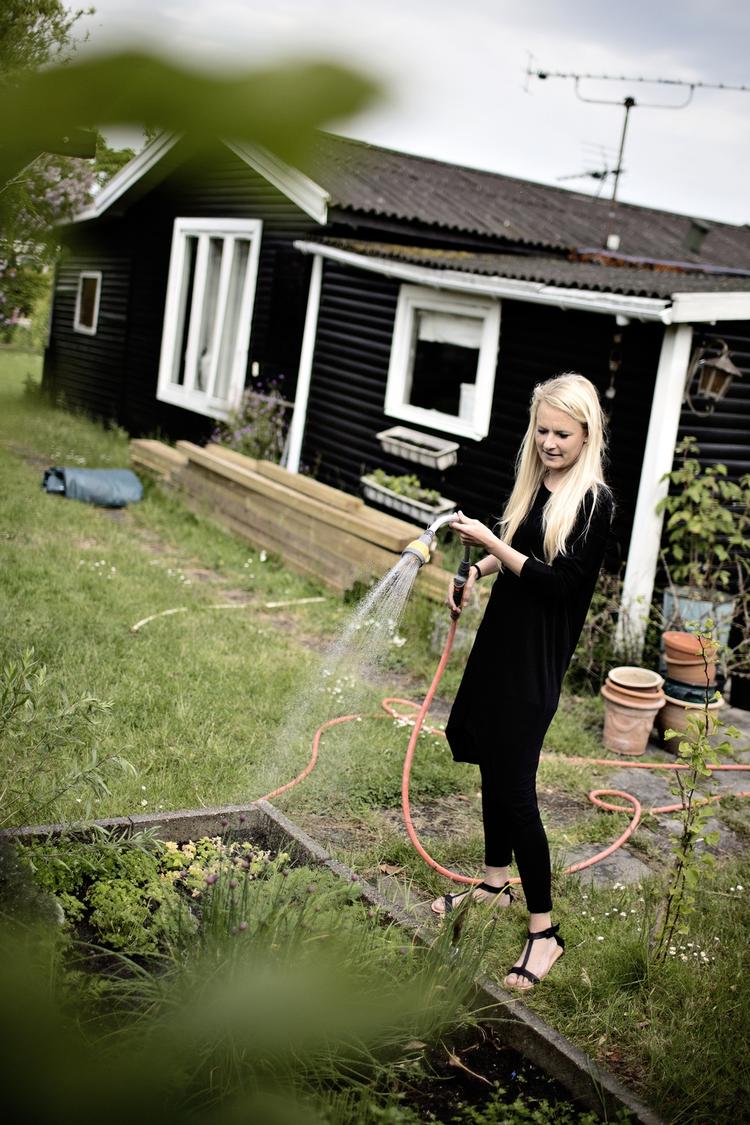 bankskifter. Gro Kückelhahn er en af de danskere, som har skiftet bank, og den besparelse, hun og hendes mand har opnået, giver dem mulighed for at spare op til et nyt kolonihavehus. 