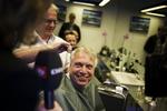 Tilfreds. Uffe Elbæks nystiftede parti bliver ved med at klare sig bedre og bedre i meningsmålingerne. Aldrig nogensinde har Megafon målt partiet til at være så langt fra spærregrænsen som nu. 