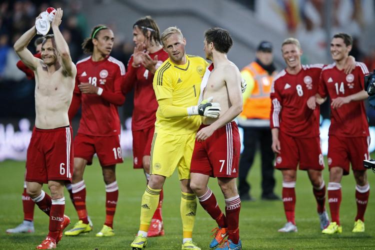 2-1. Der var mange unge danskere på banen mod slutningen af kampen mod Montenegro. 
