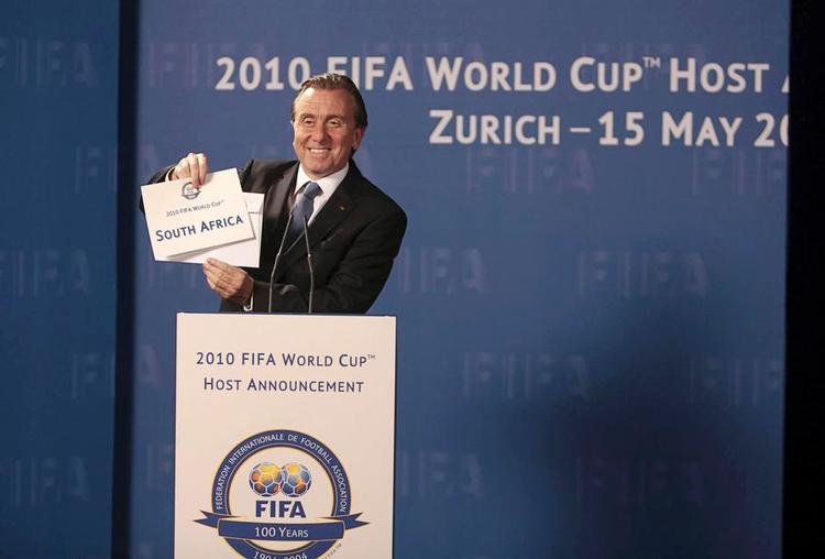 Ups. Fifa-filmen med Tim Roth som Sepp Blatter flopper stort. 