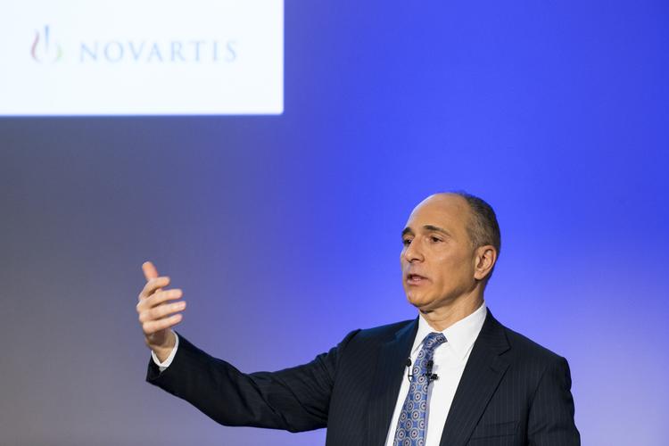 spådom. Joe Jimenez, direktør for Europas største medicinalvirksomhed, Novartis, mener, at der skal ske noget radikalt med prissætningen, hvis det europæiske sundhedssystem ikke skal segne. 
