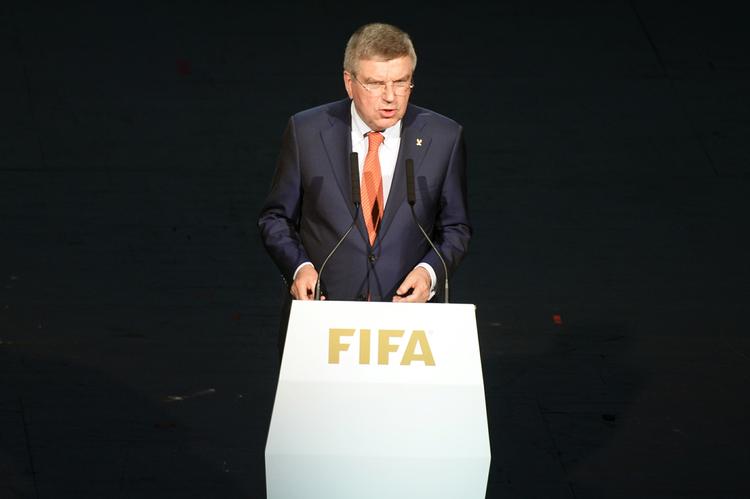 Thomas Bach, præsident for Den oprydning. Internationale Olympiske Komité, mener, at skandalen i Fifa er langt større end den, der plagede IOC tidligere. 