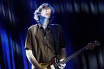 Solo. Thurston Moore har i de seneste år optrådt både solo og i jazzkonstellationer. Snart gæster han Danmark som nyudnævnt adjungeret professor ved Rytmisk Musikkonservatorium. (arkivfoto) 