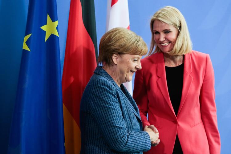 Partner. Vil Danmark stadig følge en tysk linje i EU, hvis der kommer en ny regering, eller vil vi lytte mere til briterne? Det er et af de spørgsmål, der optager andre europæiske regeringer og eksperter ved det danske folketingsvalg. Her ses statsminister Helle Thorning-Schmidt (S), da hun besøgte kansler Merkel i Berlin sidste år. 