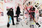 Udøvende. Tyske  Jonathan Meese er en af de kunstnere, som danske Galleri Bo Bjerggaard har i stald. På kunstmessen Chart i 2014 havde kunstneren sin 84-årige mor Birgitte Meese med som assistent. 