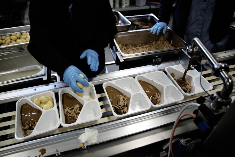 Udlicitering. Ældreplejen har store problemer med små og mellemstore firmaer der underbyder hinanden fordi kommunerne næsten altid tager de billigste tilbud, fortæller Jacob Torfing, professor i politik og offentlig forvaltning på Roskilde Universitet (RUC). 