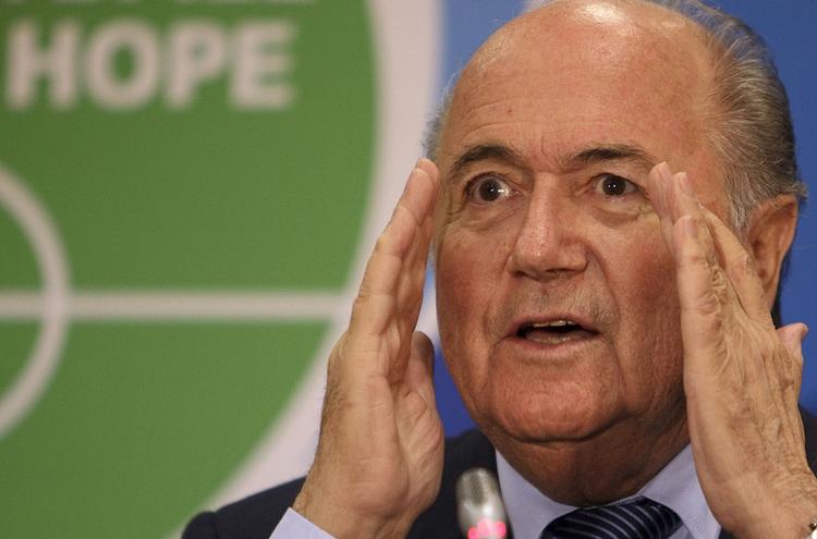 FARVEL. Sepp Blatter skal afløses, men det er for tidligt at sige, hvem den nye mand i Fifa-præsidentstolen bliver. 