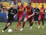 FREMAD. Det vil blive vejen for de danske superligaklubber og dansk fodbold, hvis man ændrer strukturen til en turnering med slutspil, mener det hollandske firma Hypercube. 