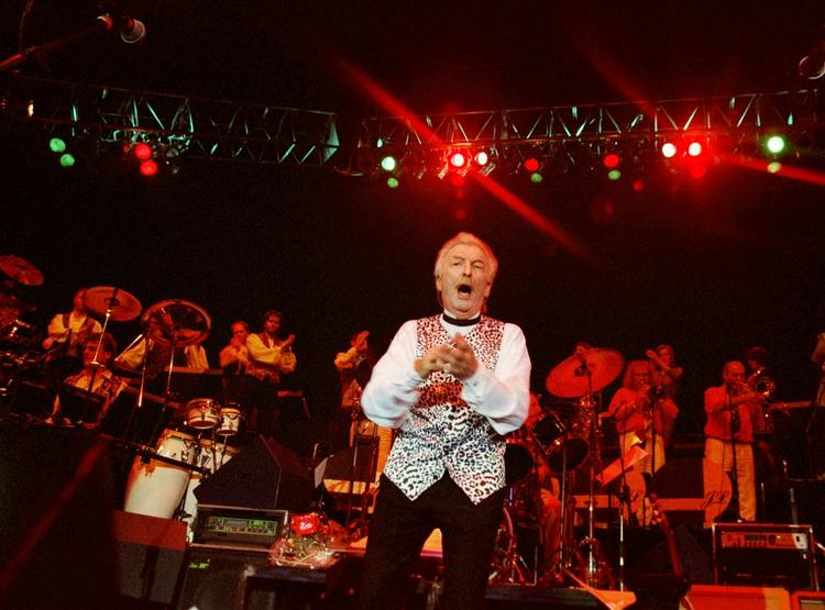 Veteranen James Last gav koncert i Danmark i 1997, hvor han underholdt publikum med sin muskalske partystemning. 