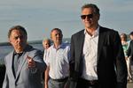 VENNER. Fifa-generalsekretær Jerome Valcke (th.) i selskab med Ruslands sportsminister Vitaly Mutko - der også er medlem af Fifa's eksekutivkomite - gik i går tur sammen langs Volga-flodens bredder i byen Samara, der skal være værtsby ved VM i 2018. 