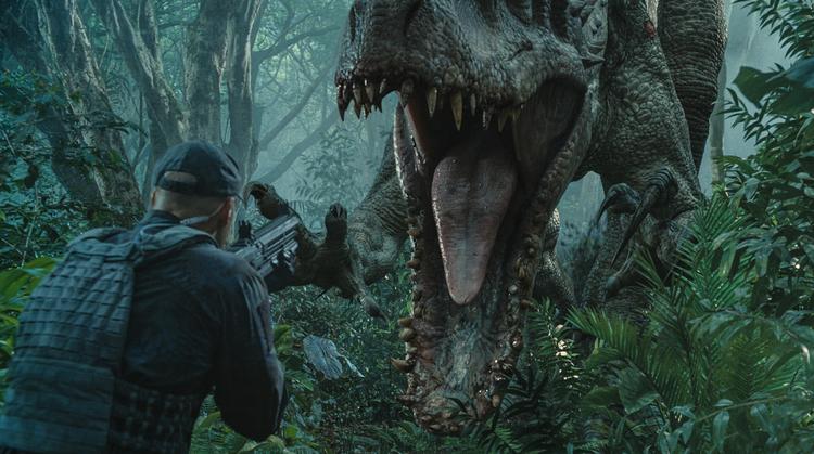 BRØL. Frådende dinosaurer, som her i filmen 'Jurassic World', får det til at krildre frydefuldt i maven, men hvordan ville vi have det med udsigten til, at de kunne blive virkelighed igen? 