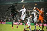 Fastfrosset. Spillerne fra FC Midtjylland og FC København kommer også til at møde hinanden tre gange i Superligaen i de kommende sæsoner. 