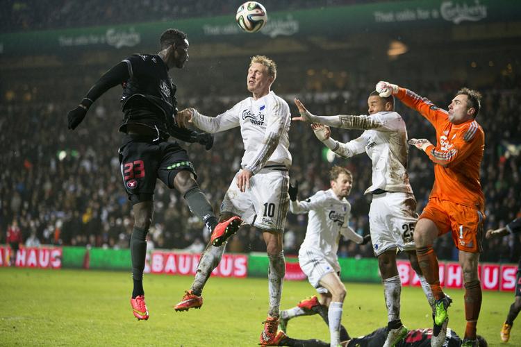 Fastfrosset. Spillerne fra FC Midtjylland og FC København kommer også til at møde hinanden tre gange i Superligaen i de kommende sæsoner. 
