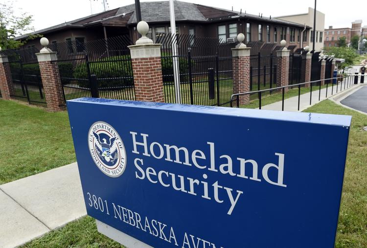 EFTERFORSKNING. USA's sikkerhedsministerium og FBI forsøger nu at opklare, hvorfra det elektroniske indbrud blev begået. 