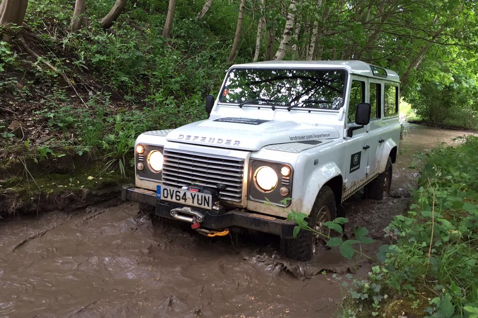 2015: Land Rover annoncerer, at den nuværende Defender udgår, og de lancerer derfor tre hyldestmodeller - Autobiography, Heritage og Adventure, som bliver produceret i samlet 5.801 stk. Man kan dog stadig også bestille de klassiske versioner, indtil fabrikken endeligt stopper produktionen. 