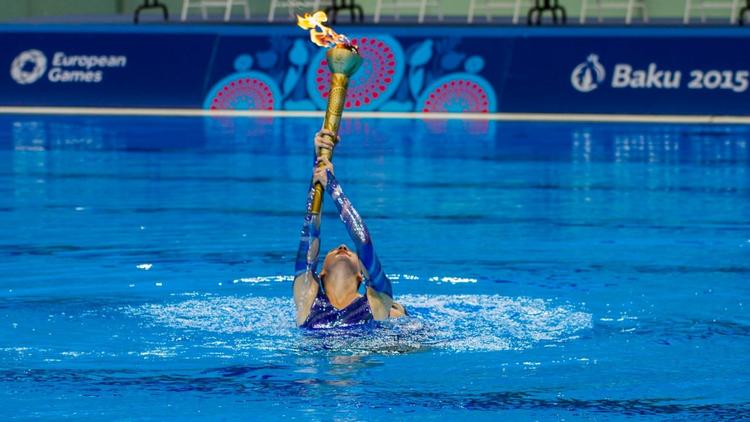 Klar-parat-start. Ilden, der er med til at symbolisere forbindelsen til den olympiske bevægelse,  har været rundt i værtslandet Aserbajdsjan i halvanden måned og ankom i søndags til Baku. 