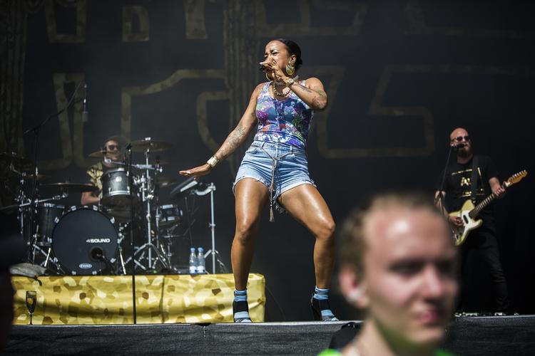 Arbejdssejr. Publikum havde ikke meget til overs for erstatningen Earl Sweatshirt, men det tog hun kun som en udfordring med sin stærke scenepersonlighed. 