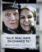 Folkelig. Helle Thorning-Schmidt fremstilles som en del af folket, men valgplakaterne mangler visioner for fremtiden. 