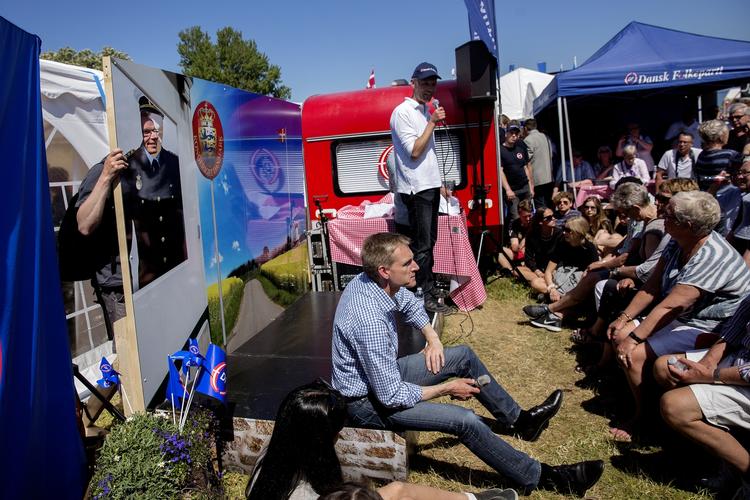 Nærkontakt. Kristian Thulsen Dahl mødte vælgerne på Folkemødet. 