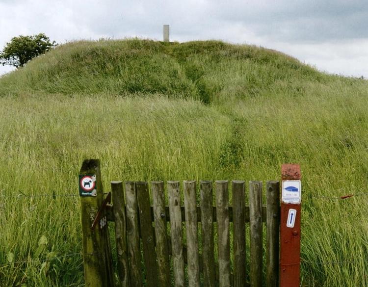 Entre. En lille låge markerer, at opstigningen til Gasse Høje ved Skærbæk er ved at være slut. 