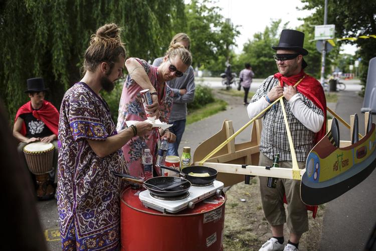 På Caminoen under årets Northside bliver man både tilbudt pandekager og hjemmelavede tattoveringer, hvis ikke man er til cubansk salsa eller en svævebanetur over åen til ’Leftside’.. 