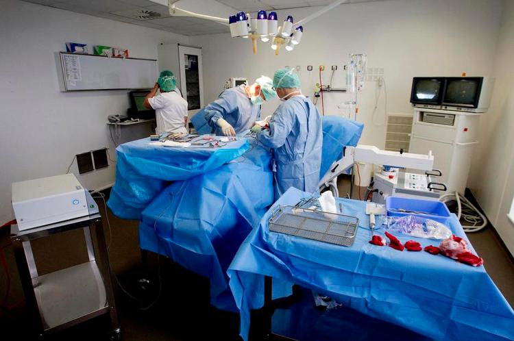 Privathospital. Nye tal fra Danske Regioner, at antallet af danskere henvist til privathospital er vokset markant. 