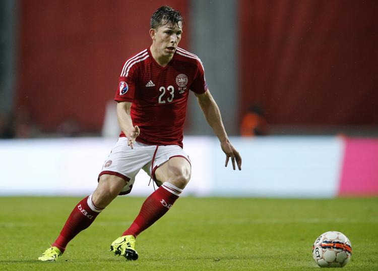 Nøglespiller. Højbjerg fk fremtvunget et straffespark i 1. halvleg, og hvis anfører Agger ikke havde brændt, så havde det serbiske stormløb efter pausen næppe været så massivt. 