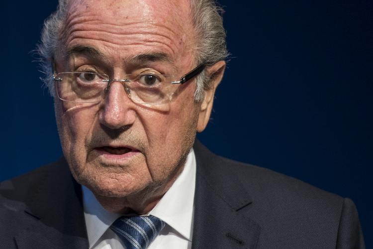 Kovending? Hidtil har meldingen fra Blatter været, at han trækker sig, når den ekstraordinære kongres i Fifa skal afholdes i december, januar, februar eller marts. 