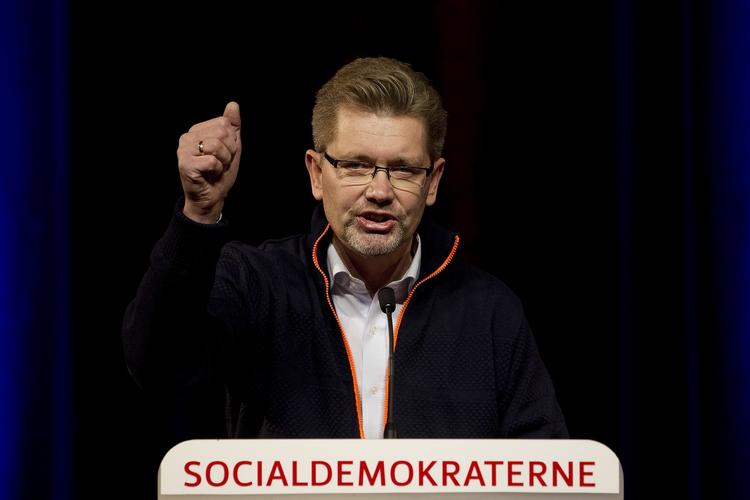 enegang. Frank Jensen vil ikke have, at Københavns Kommunes ansatte flyver med Ryanair i arbejds øjemed. Samme holding møder man ikke i andre europæiske storbyers borgmesterkontorer. 