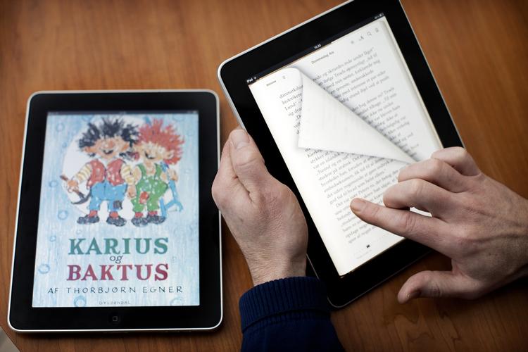 Moderne. Med e-bogen er bibliotekerne stille og roligt blevet moderne - nu skal forfatterne nyde godt af lånernes læsning på den lille skærm. 