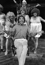 Festligt. Portrætbogen om Peter Langdal er fuld af fest og farver. Her ses han fra opsætningen af 'En skærsommernatsdrøm' på Østre Gasværk. 