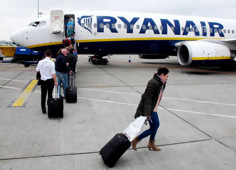 udfordring. Fagbevægelsen har i årevis ligget i stridigheder med Ryanair. Men forbrugere fra hele Europa rejser i stigende grad med det irske lavprisselskab. 