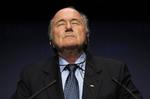 Præsident. Fire dage efter han blev genvalgt, meddelte Blatter, at han ville trække sig ved en ekstraordinær kongres. 