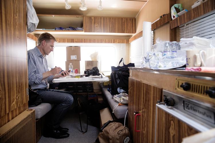 FACEBOOK. Det er ingen hemmelighed, at Dansk Folkparti af og til skal sætte medlemmer på plads pga. grove udtalelser. Men det gælder også dem, der kommenterer på formand Kristian Thulesen Dahls opsalg på Facebook. 