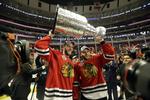 VINDERE. En 2-0-sejr afgjorde, at Jonathan Toews og Patrick Kane sammen med resten af Chicago fik lov til at fejre NHL-mesterskabet. 